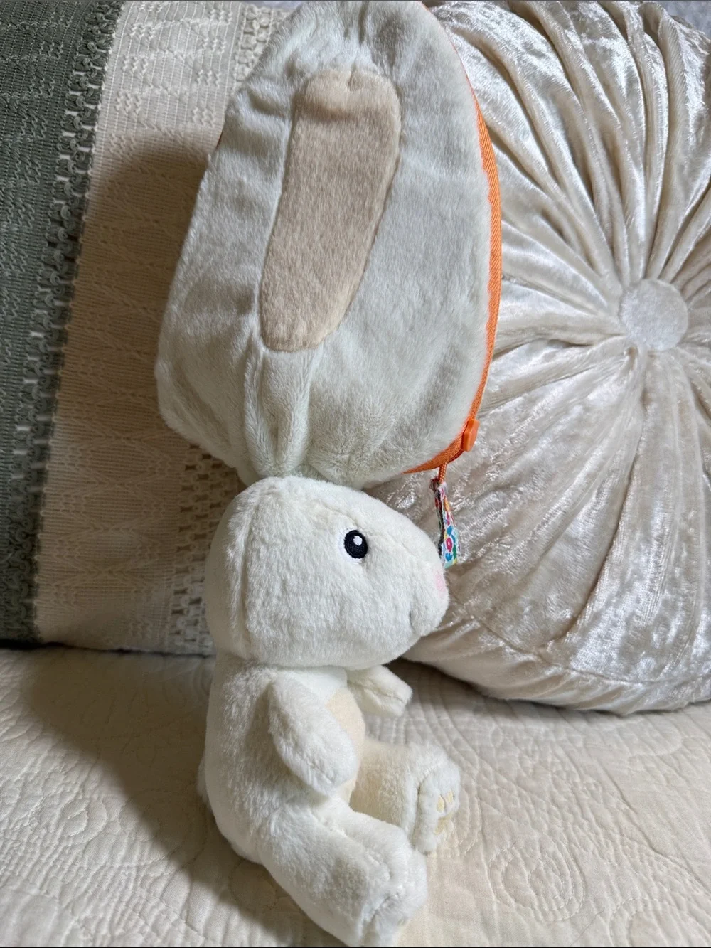 Flipetz Plush White Bunny in Orange Carrot